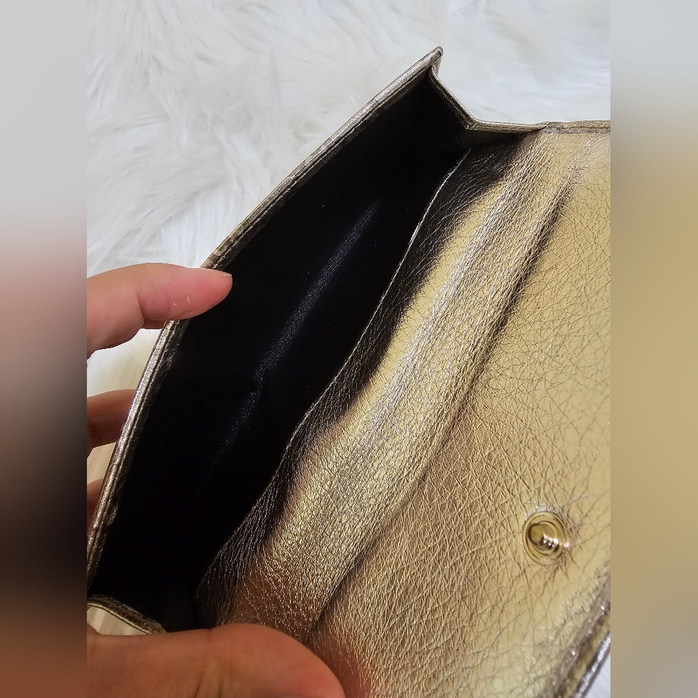 Gucci Metallic Gold Guccissima Leather Indy Continental Wallet - Picture 14 of 17